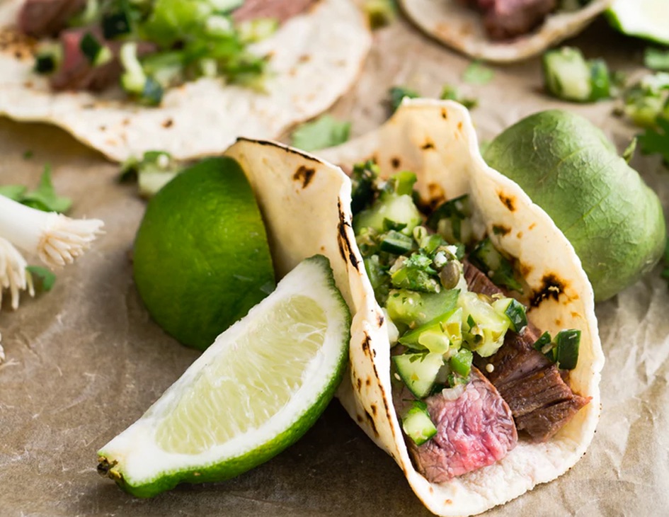 a decicious steak taco with lime 